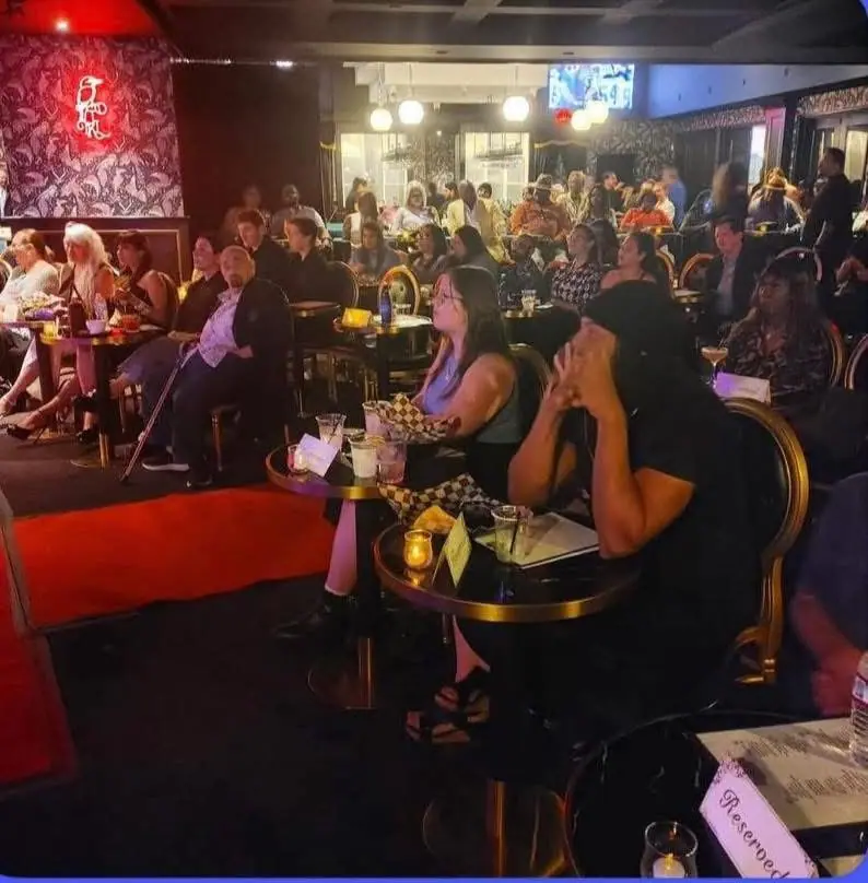 Stained Red Carpet — Audience sept